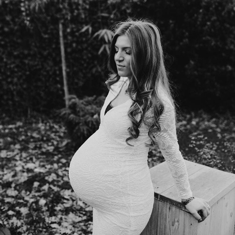 Pregnant Belly 7 Months Pregnant Wedding Dress Pregnantbelly