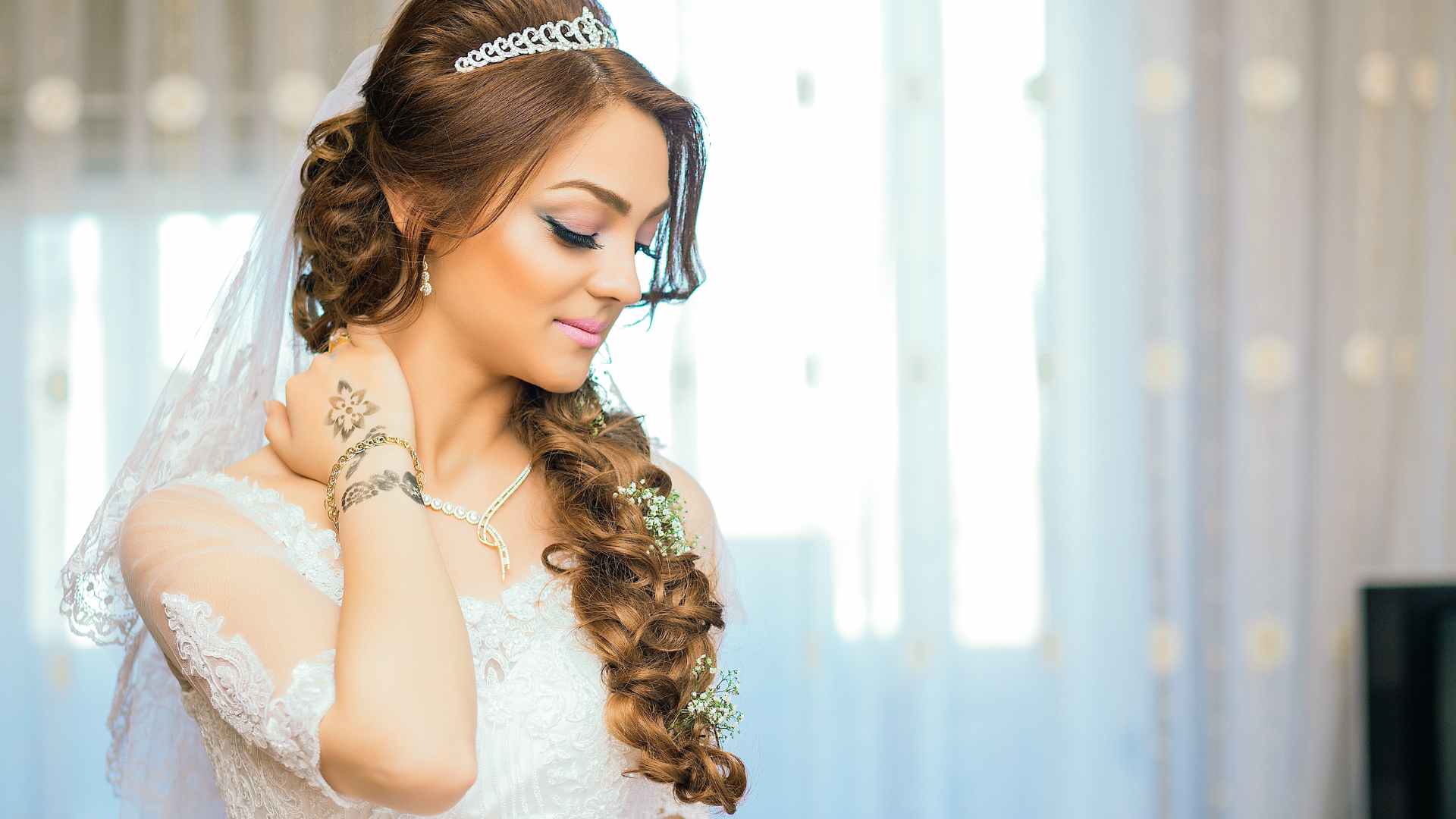 bridal hairstyle half up, half down