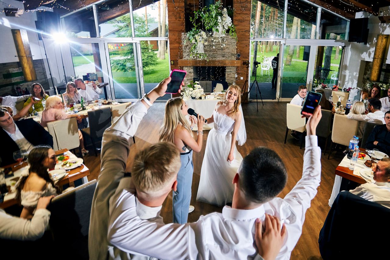 how venue layout influences celebration energy