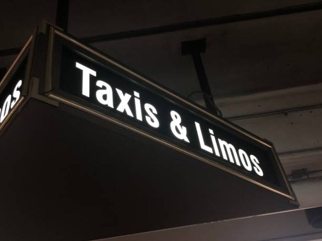 What Are The Difference Between Limo Rentals Services And Taxi Services?