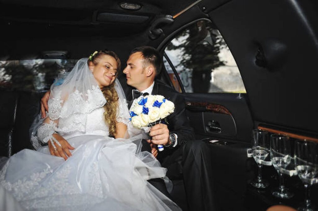 How To Book A Limousine For Your Wedding?