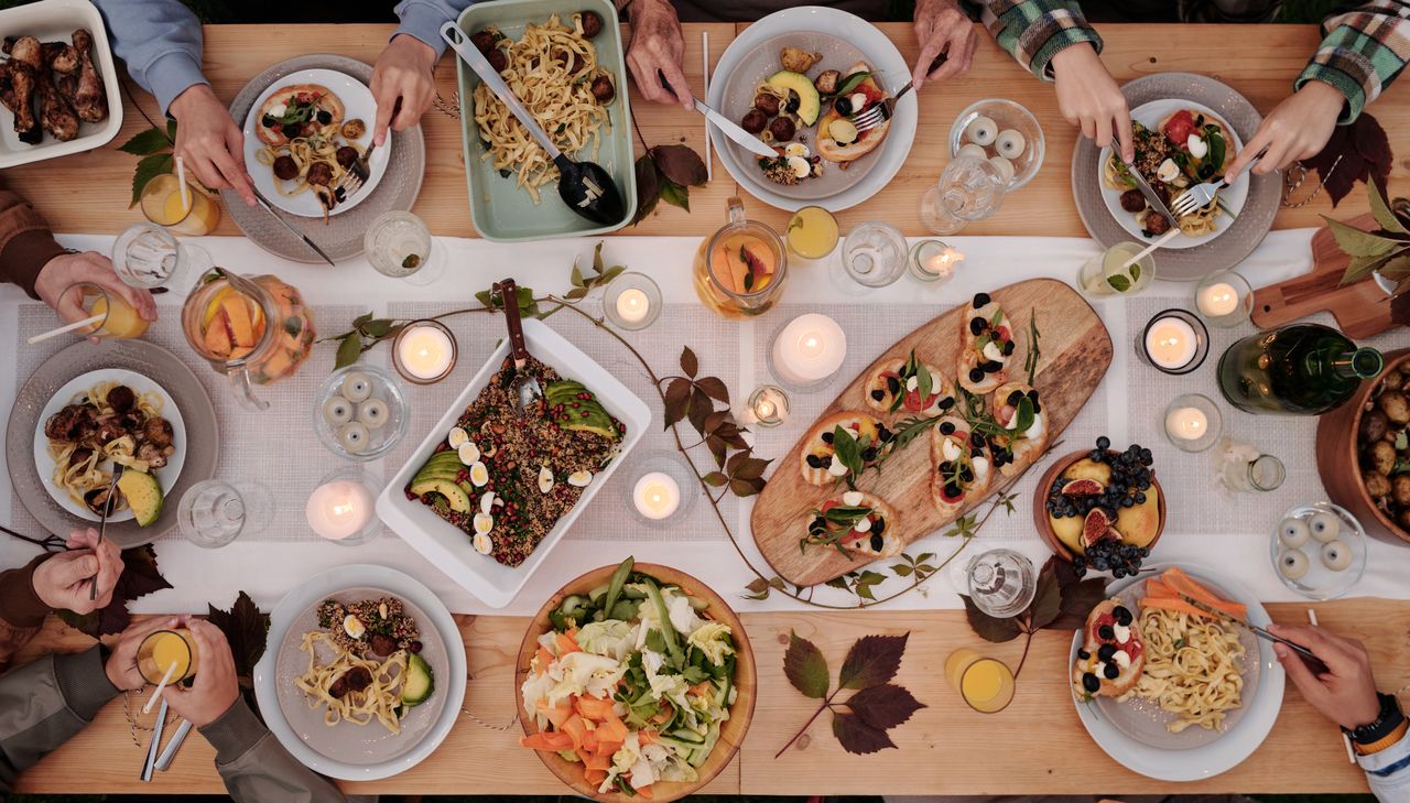 Diverse wedding guests sharing cultural dishes that represent Melbourne’s multicultural wedding food trends