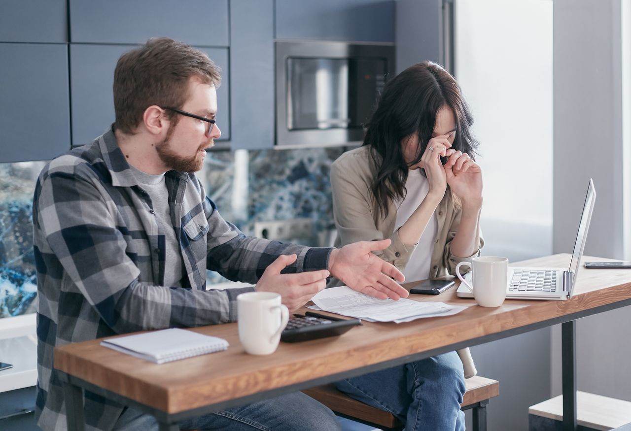 Couple frustrated by unanswered venue emails during the wedding planning process.
