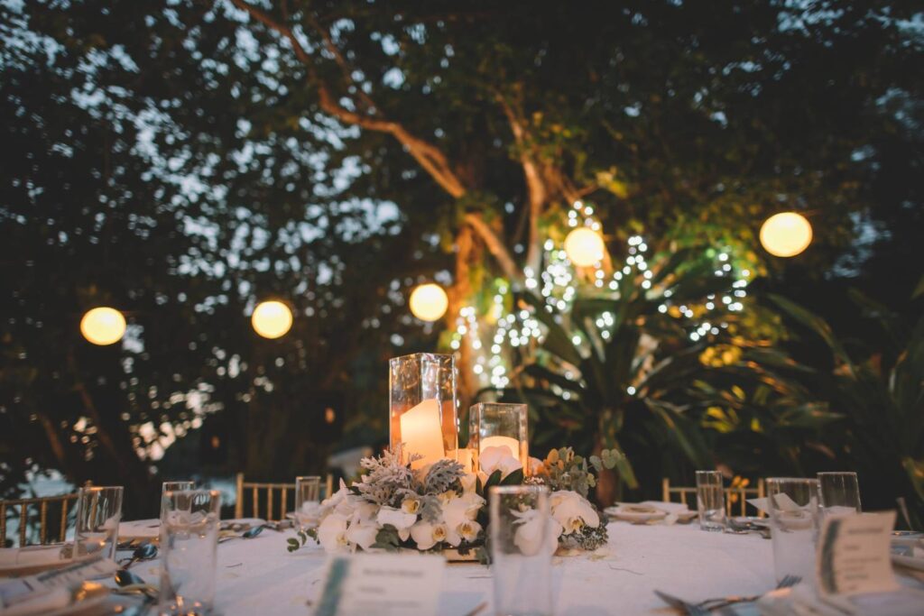 rustic vs modern wedding décor