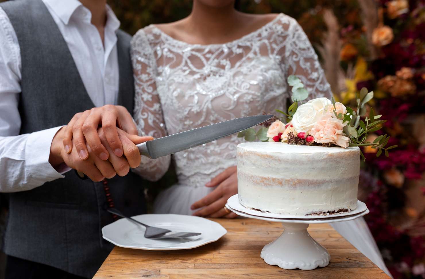 semi naked wedding cake