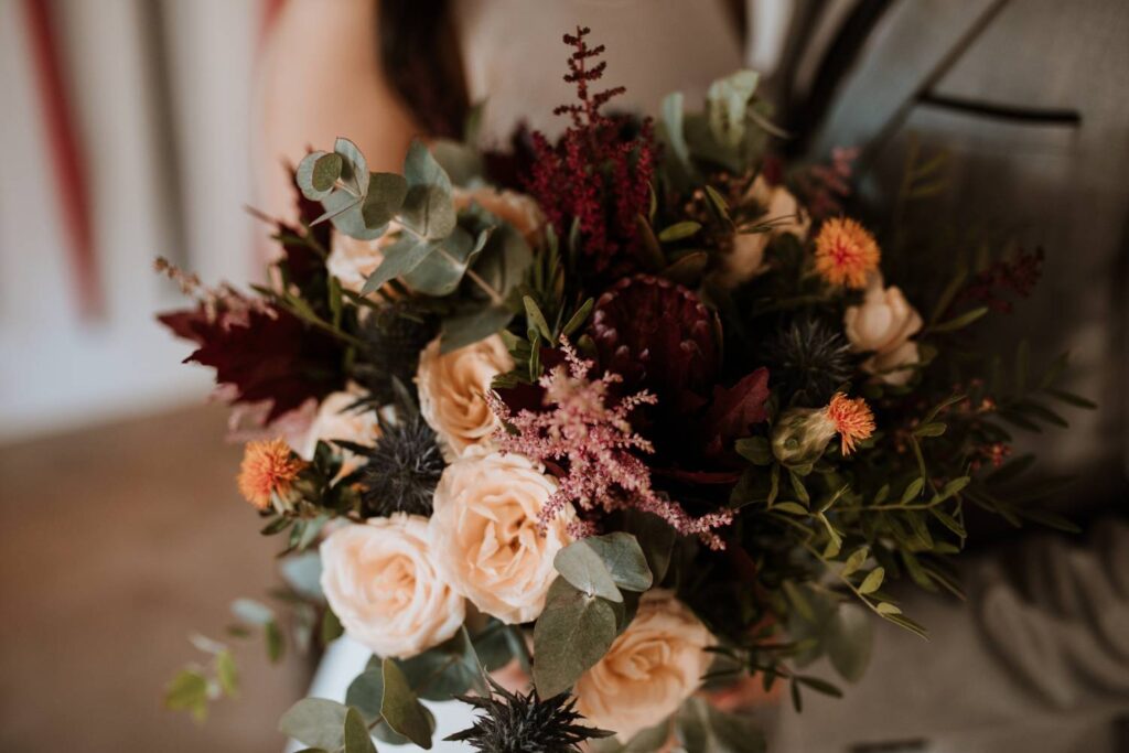 the best seasonal flowers for wedding bouquets