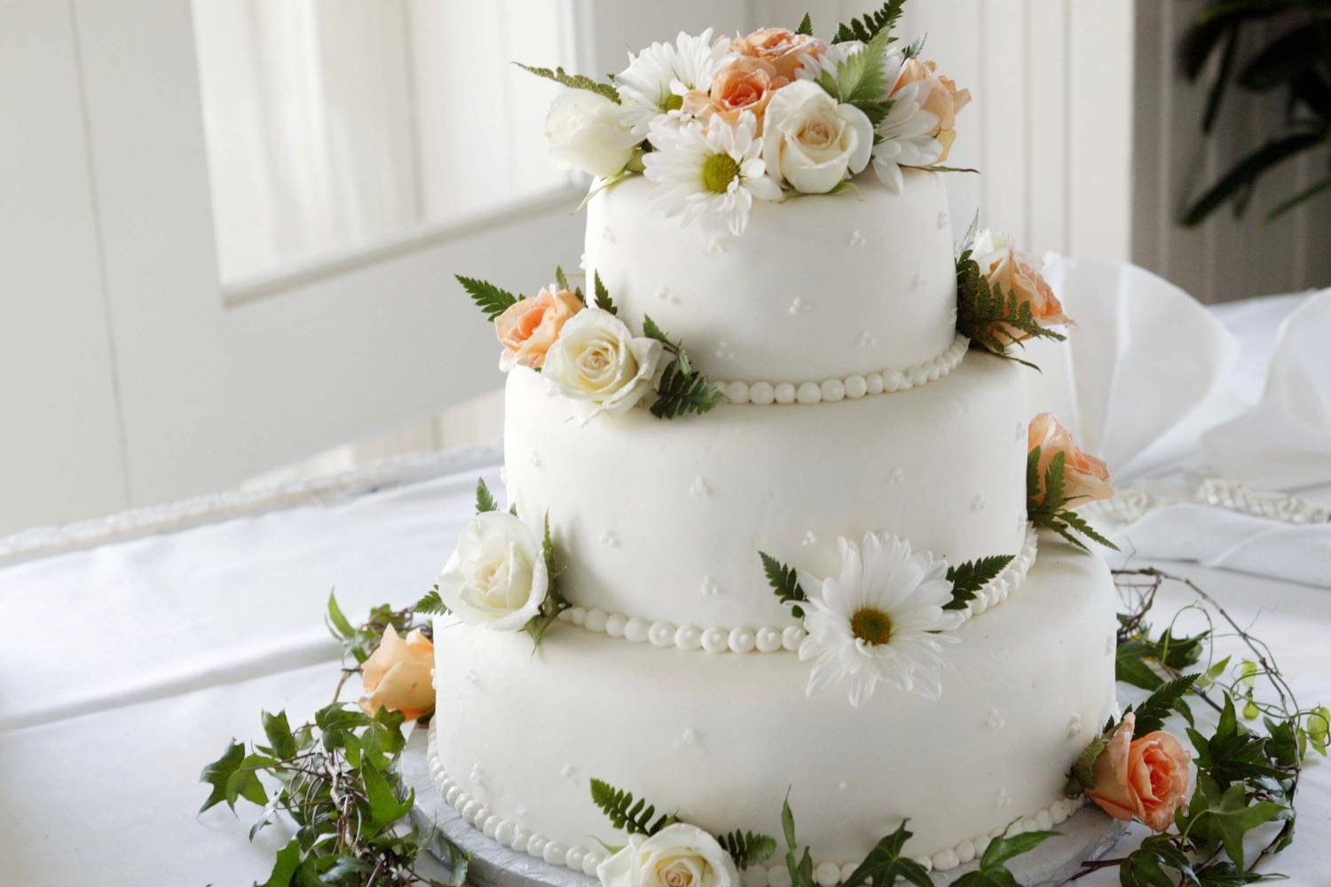 unique wedding cake ideas beyond the traditional 2