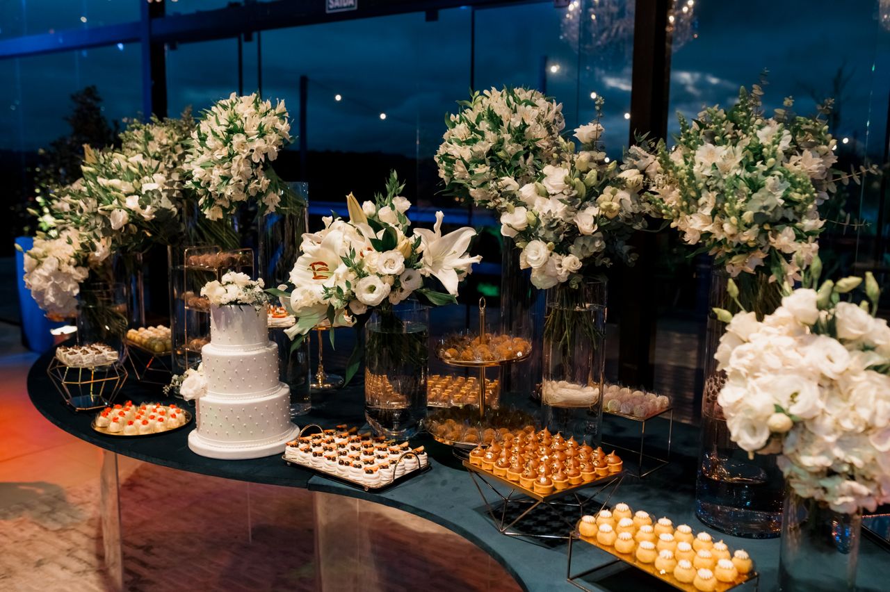 Elegant dessert grazing table with personalised wedding styling and modern Melbourne reception dessert trends