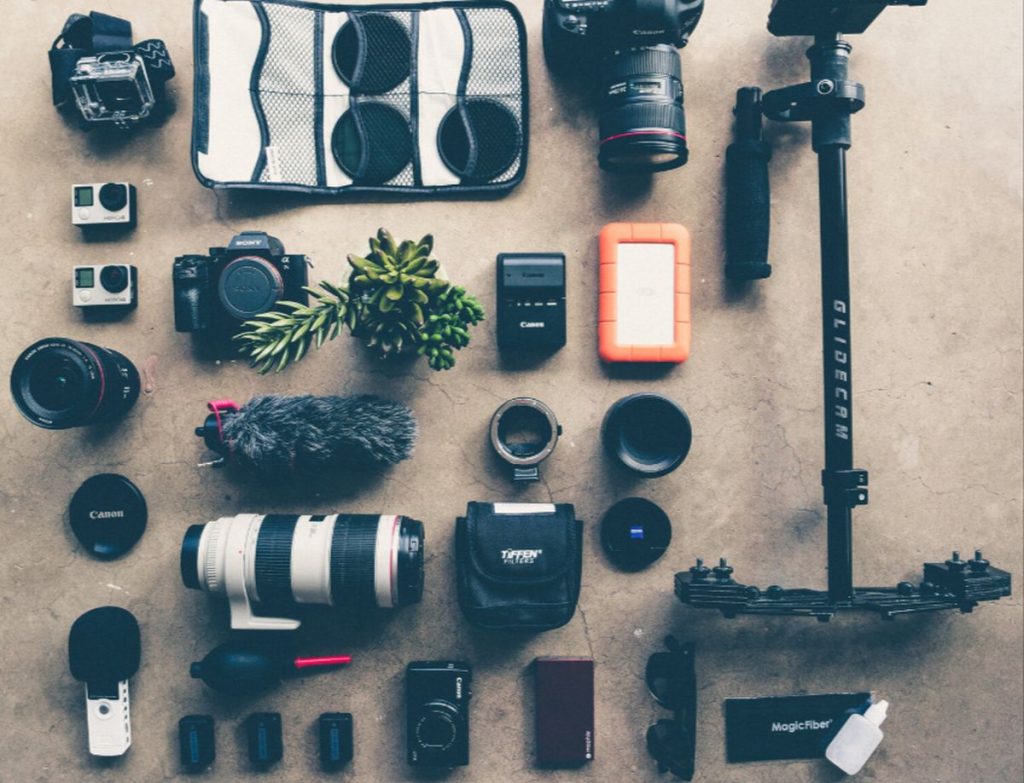 essential gear for wedding photography