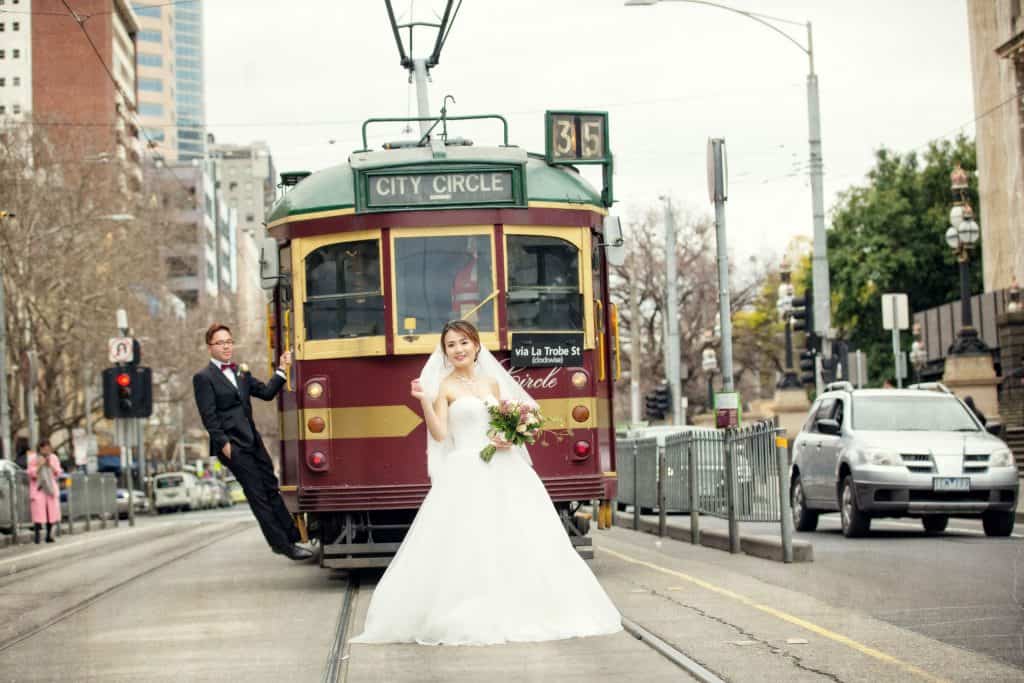 wedding pboto at city trams