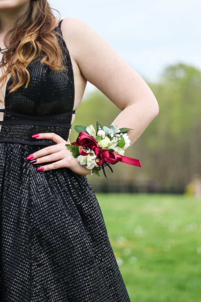 18 Chic and Stylish Wrist Corsage Ideas You Can't Miss! #weddings