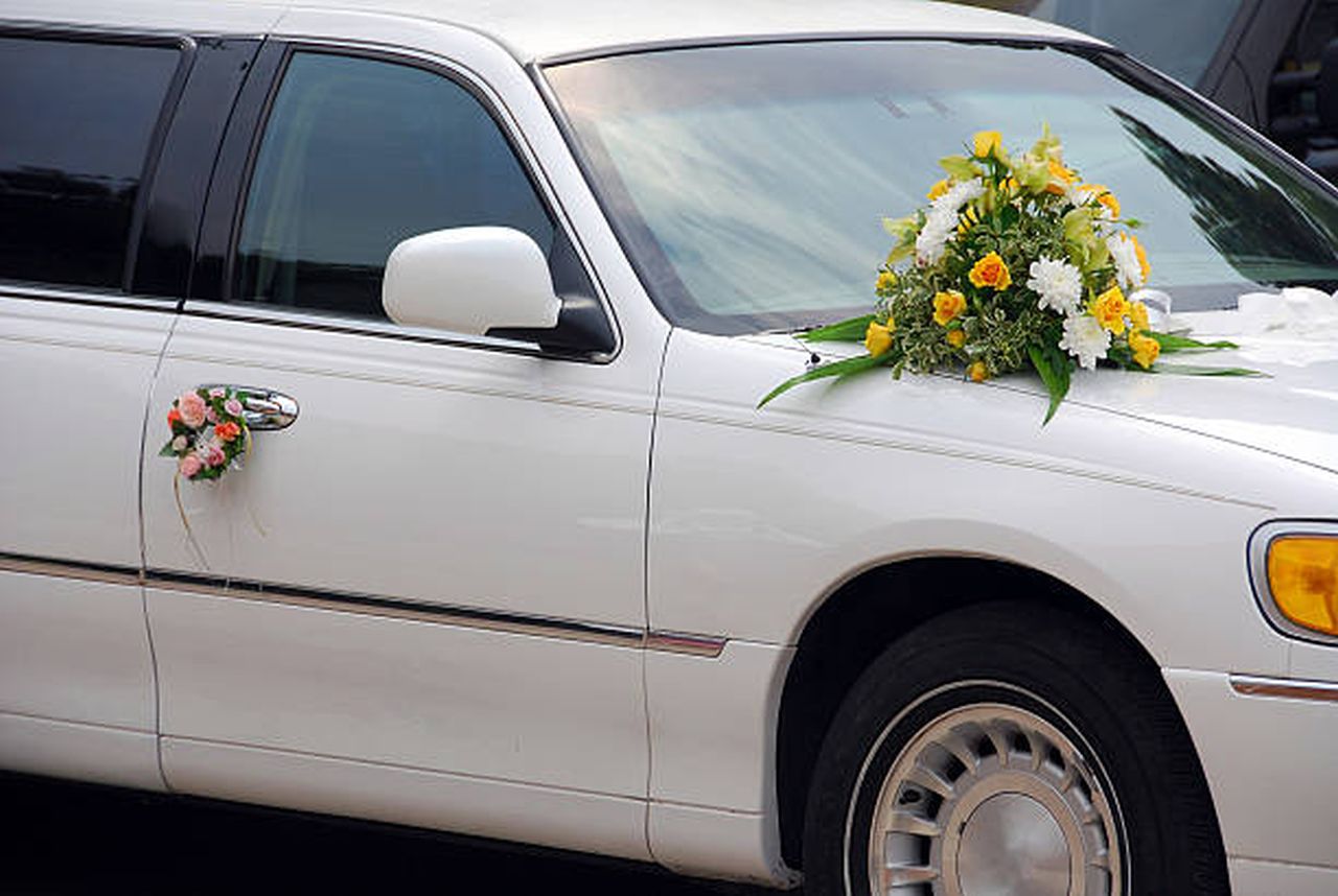 What Are The Best Types Of Limousines For Your Wedding?