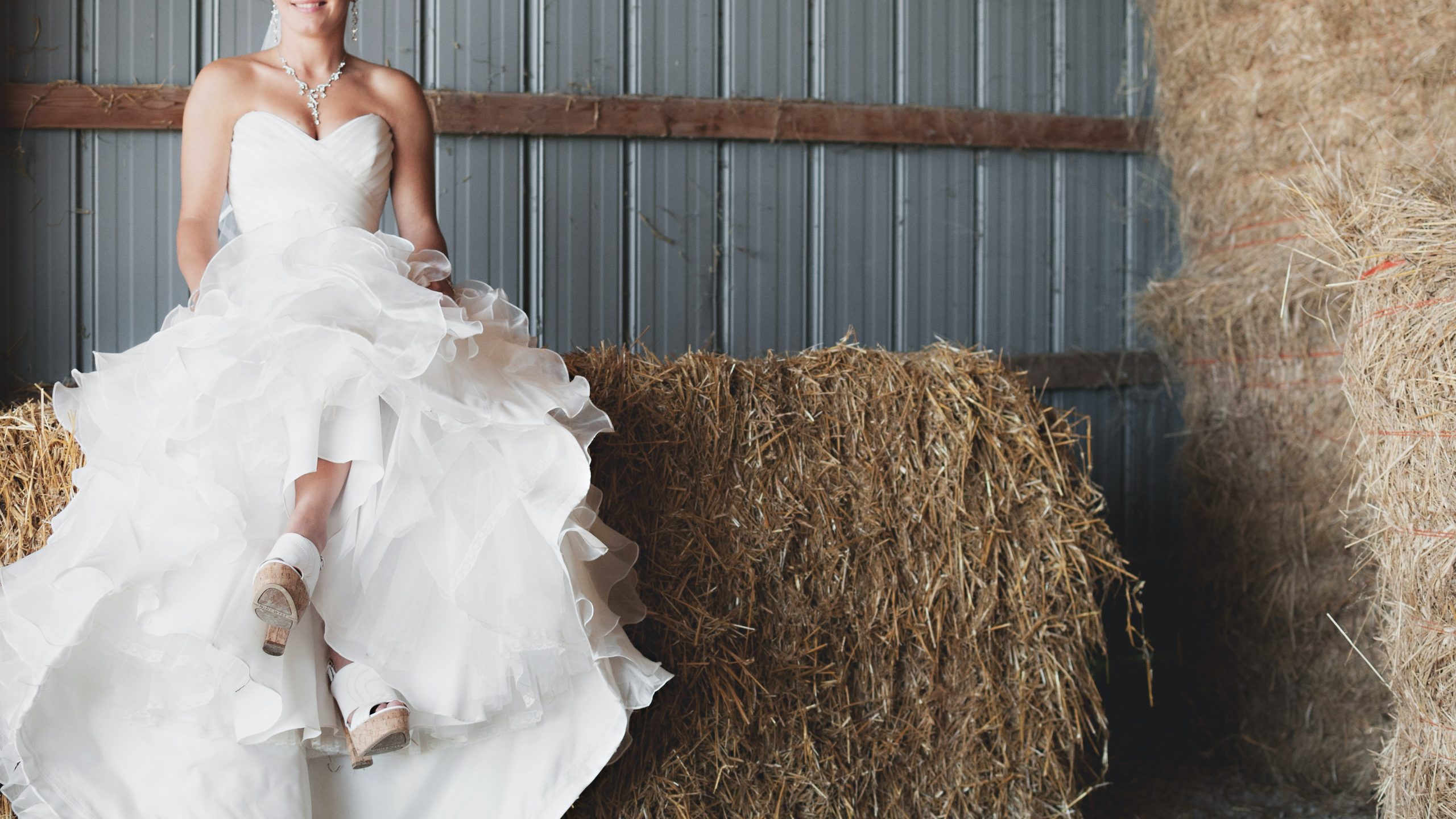 Why Are Strapless Wedding Dresses Popular?