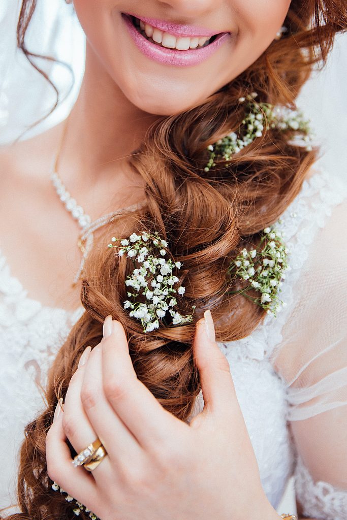 wedding necklace and hair accessories